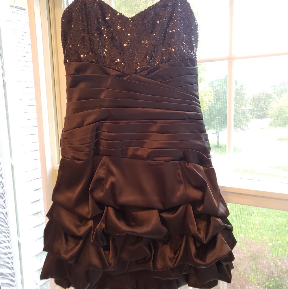 Black dress, extremely flattering!!